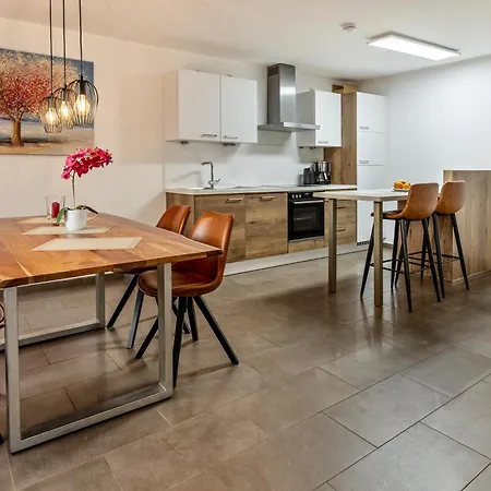 Martin Lafar Apartment *